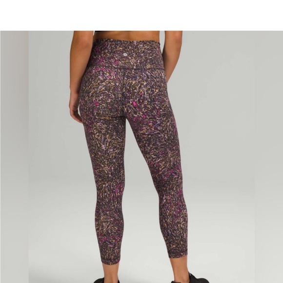 Lululemon Wunder Train HR tight 28”, size 2 - Picture 2 of 4